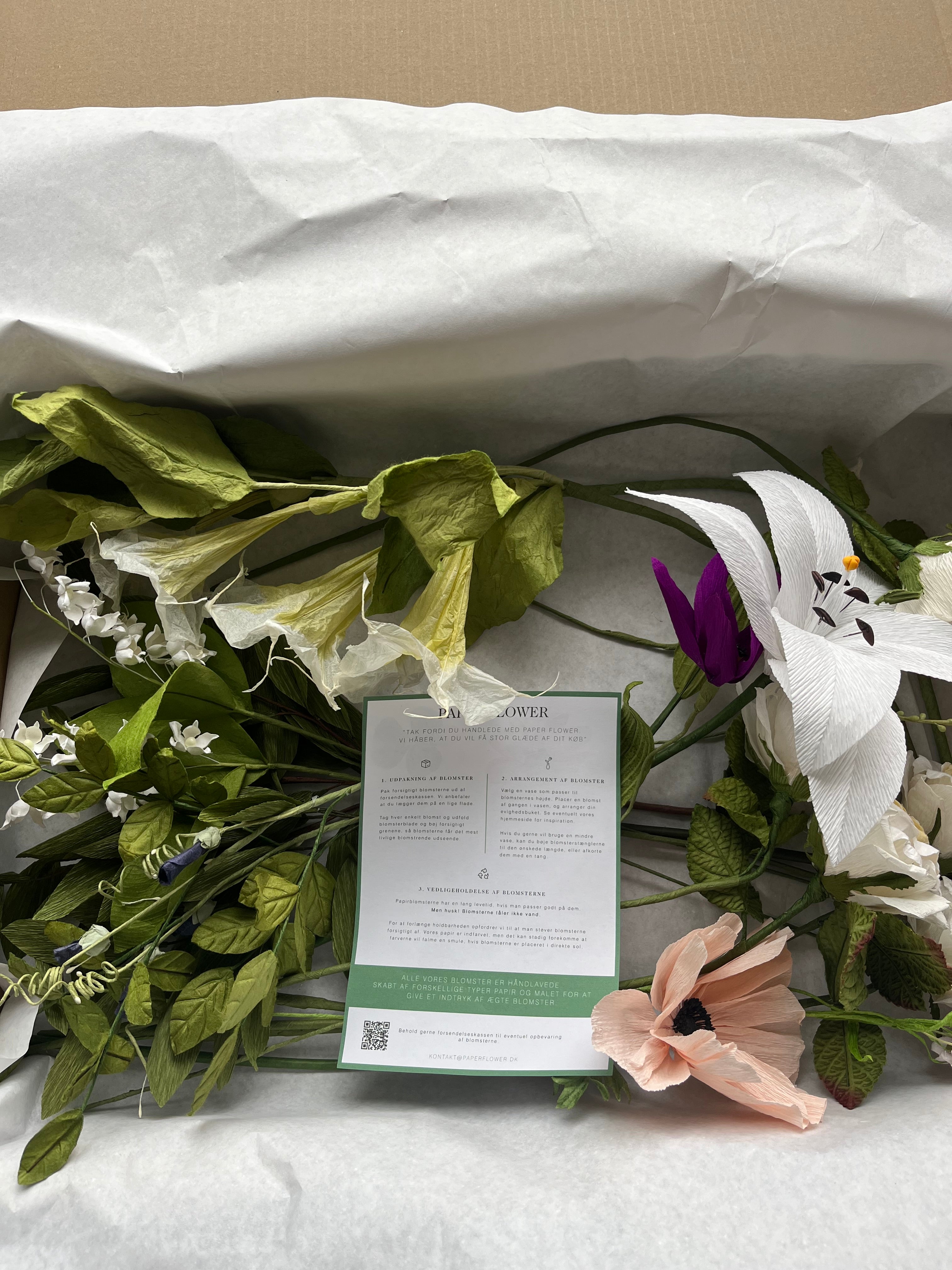 Indpakning og forsendelse af evighedsbuket fra paper flower