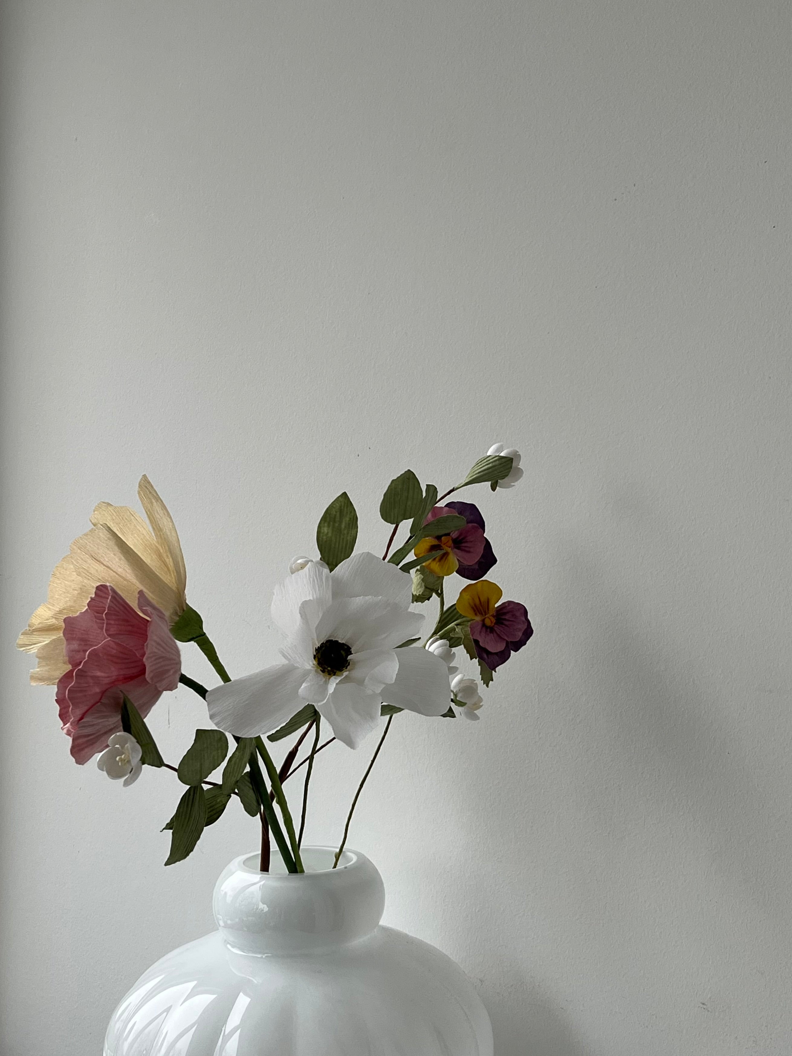 farverig buket med hvide og lyserøde blomster