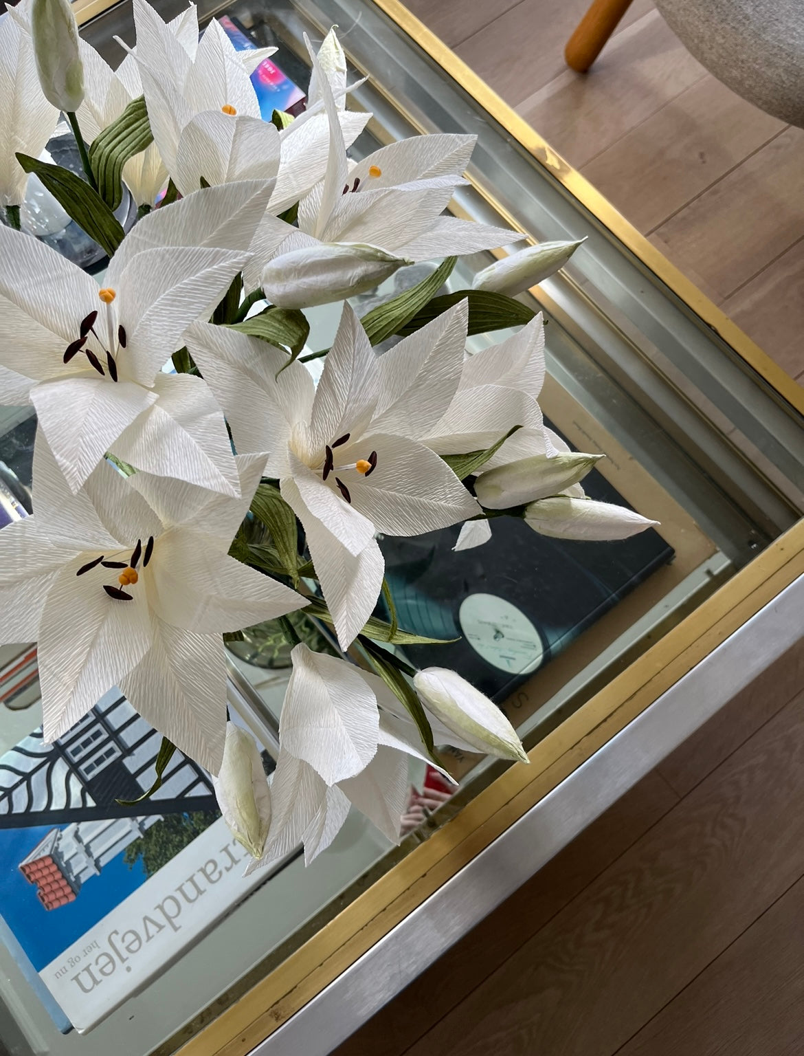 Smuk papirlilje - en tidløs tilføjelse til dit hjem.