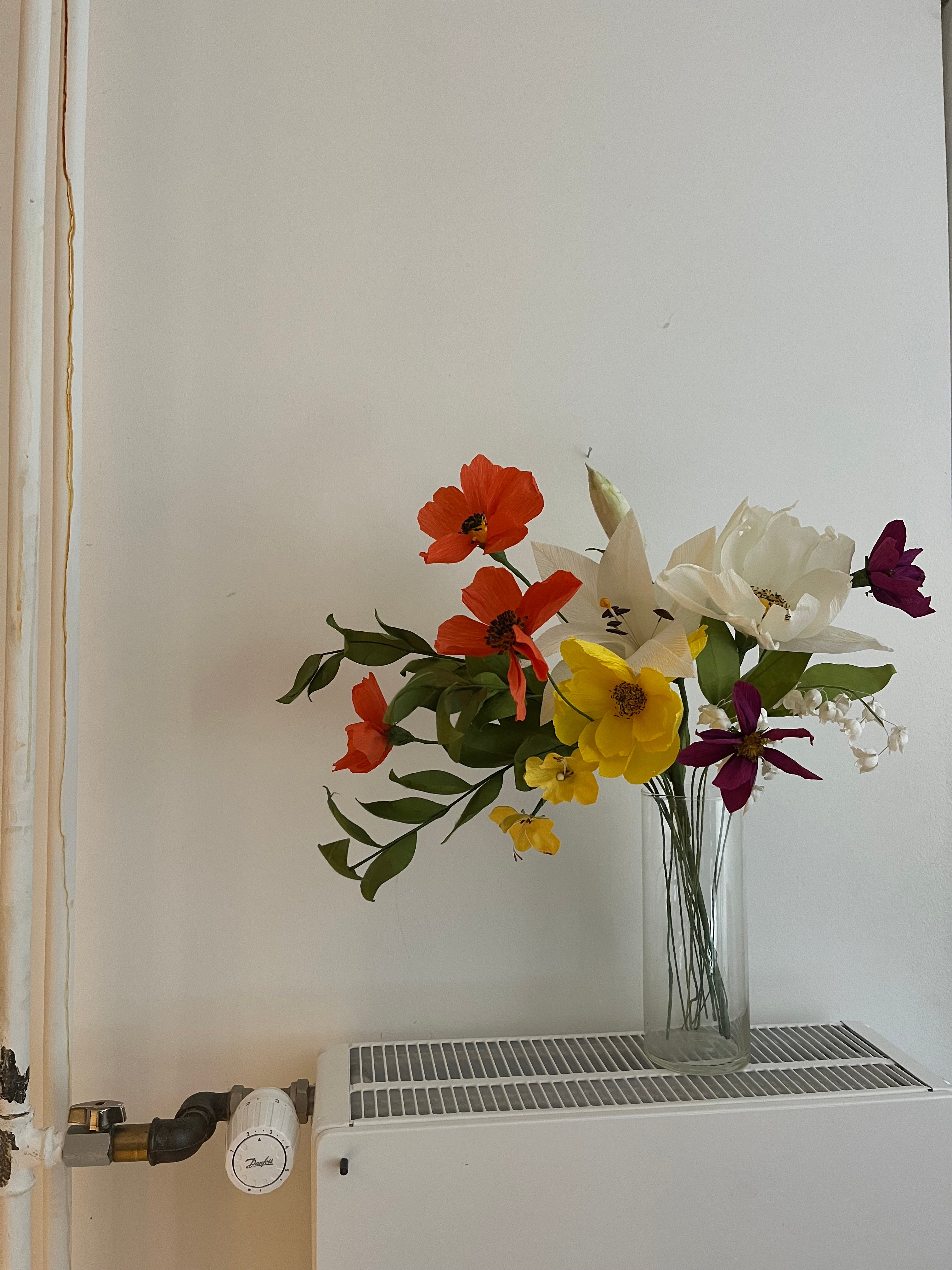 Elegante papirblomster - Karen Blixen-inspireret buket i smuk lyserød farve