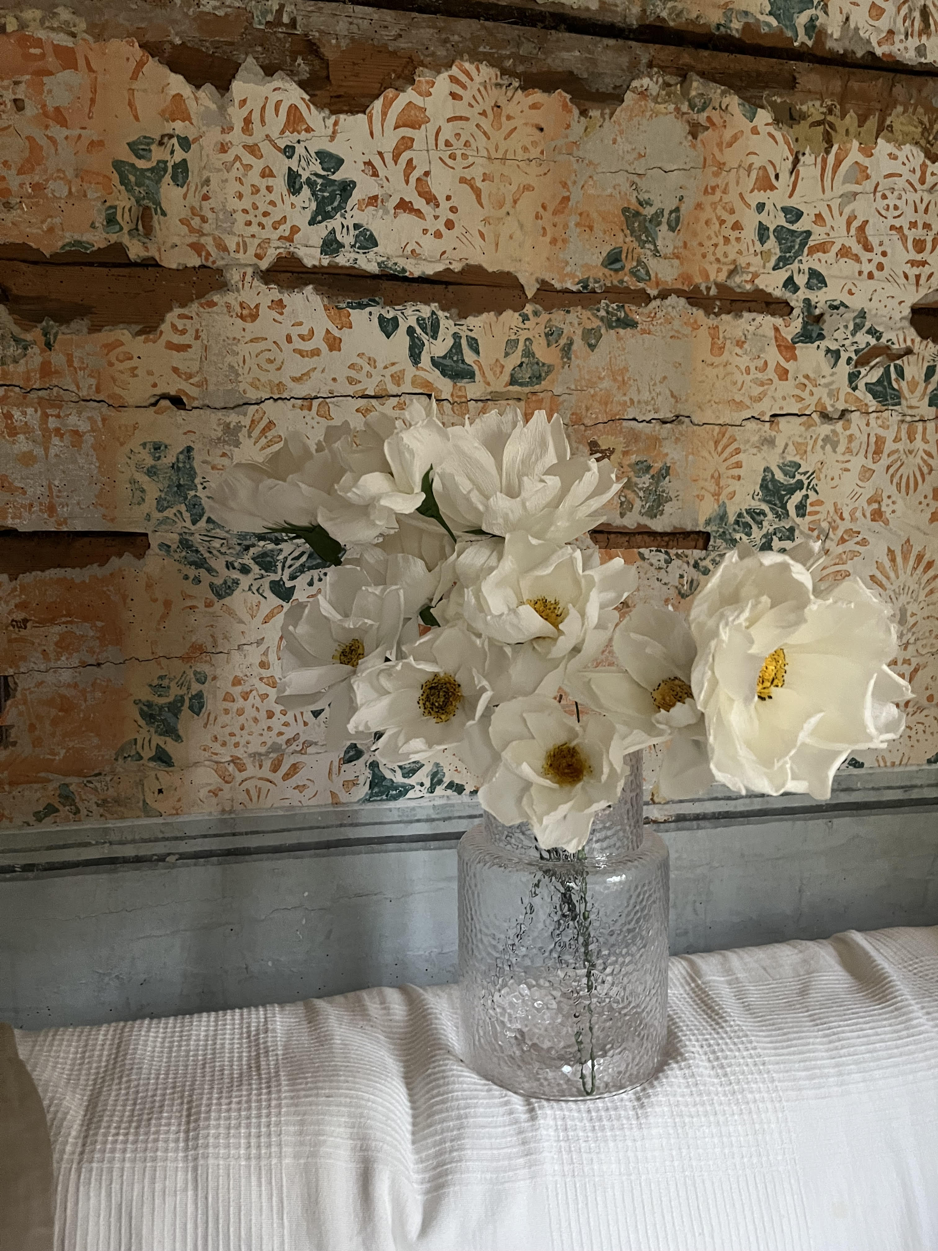 CREPE PAPIRBLOMST: HVID VILDROSE